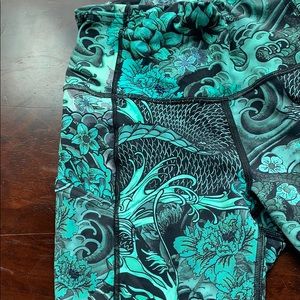 Lululemon crop leggings with pockets